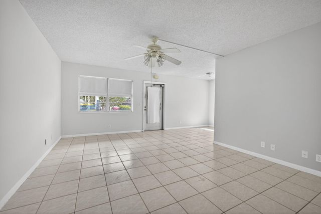 93 Dorchester E, West Palm Beach, FL 33417