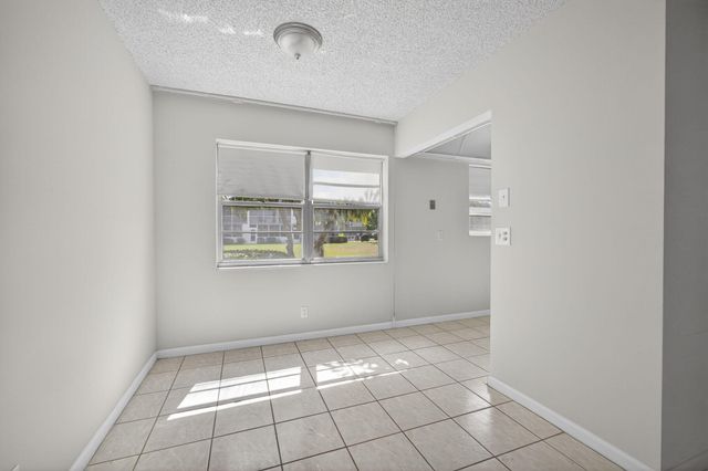 93 Dorchester E, West Palm Beach, FL 33417