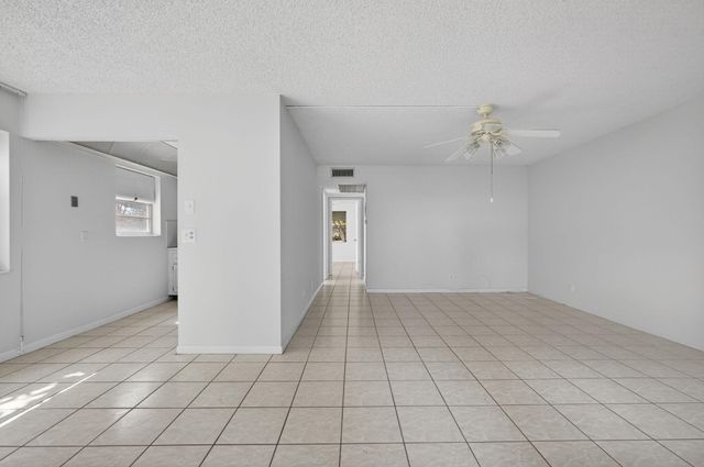 93 Dorchester E, West Palm Beach, FL 33417