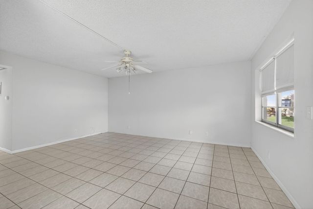 93 Dorchester E, West Palm Beach, FL 33417