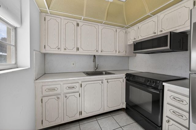 93 Dorchester E, West Palm Beach, FL 33417