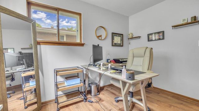 215 E Beutel ROAD, Port Washington, WI 53074
