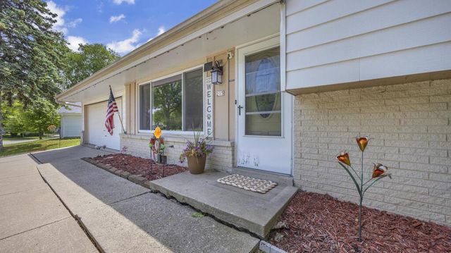 215 E Beutel ROAD, Port Washington, WI 53074
