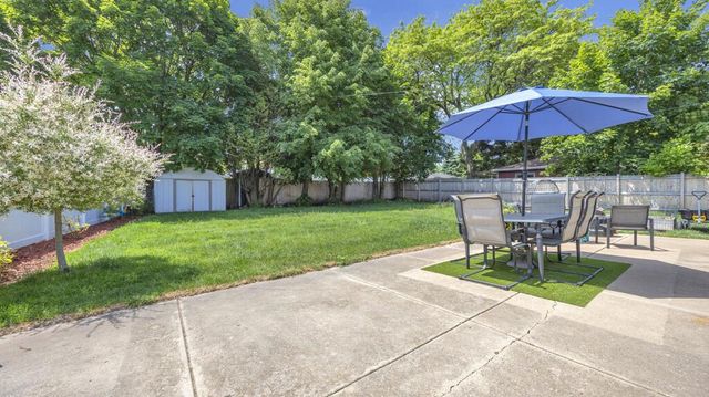 215 E Beutel ROAD, Port Washington, WI 53074
