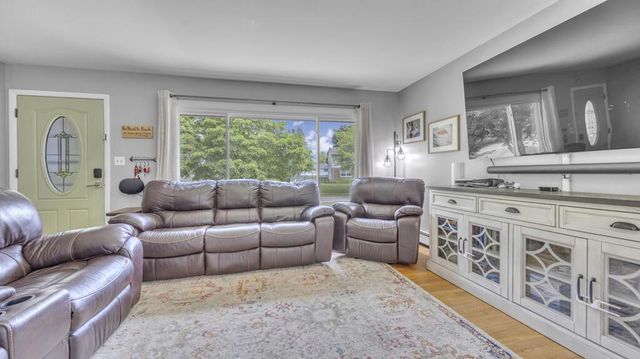 215 E Beutel ROAD, Port Washington, WI 53074