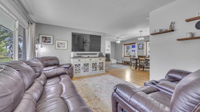 215 E Beutel ROAD, Port Washington, WI 53074