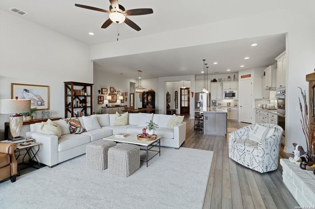 1307 Ellsworth Farm, San Antonio, TX 78260