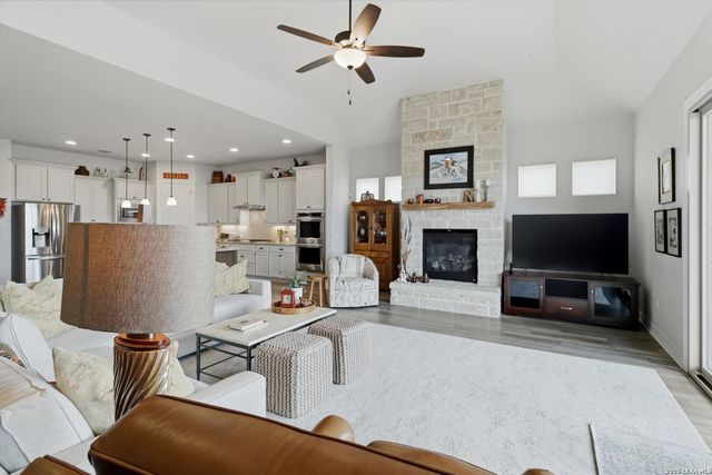 1307 Ellsworth Farm, San Antonio, TX 78260