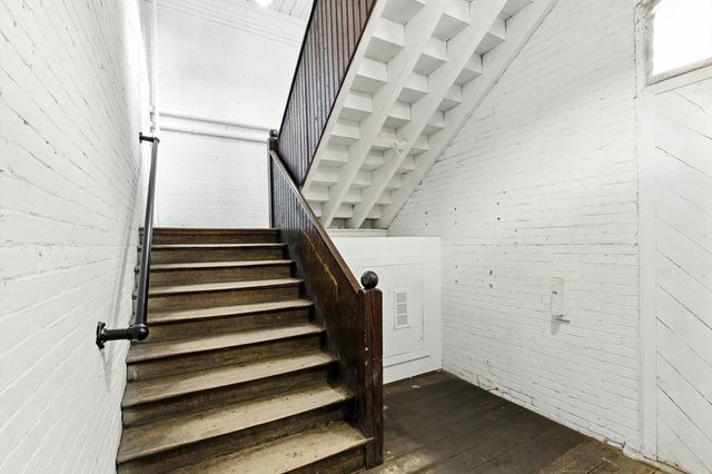 55 Sterling St 305, Clinton, MA 01510