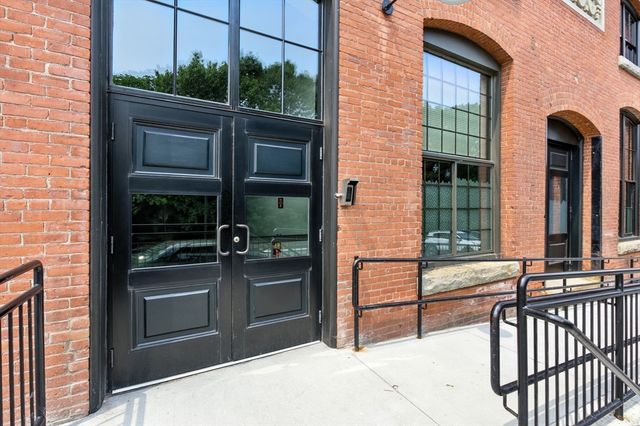 55 Sterling St 305, Clinton, MA 01510