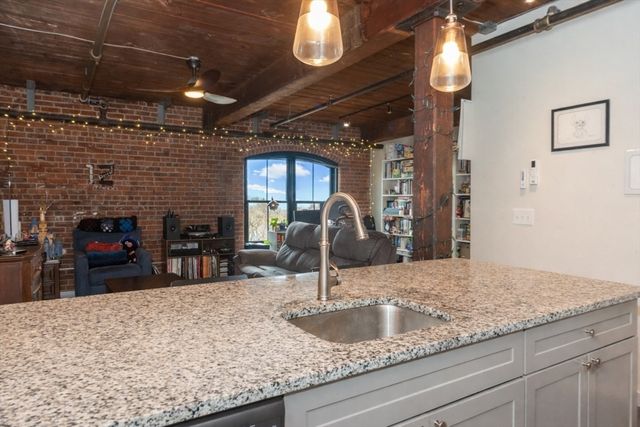 55 Sterling St 305, Clinton, MA 01510