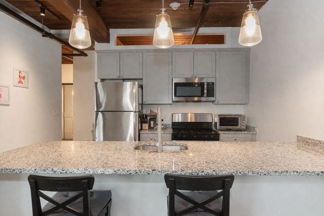 55 Sterling St 305, Clinton, MA 01510
