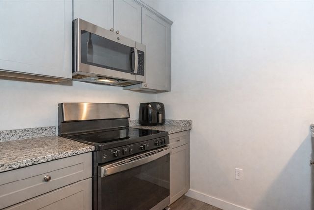 55 Sterling St 305, Clinton, MA 01510