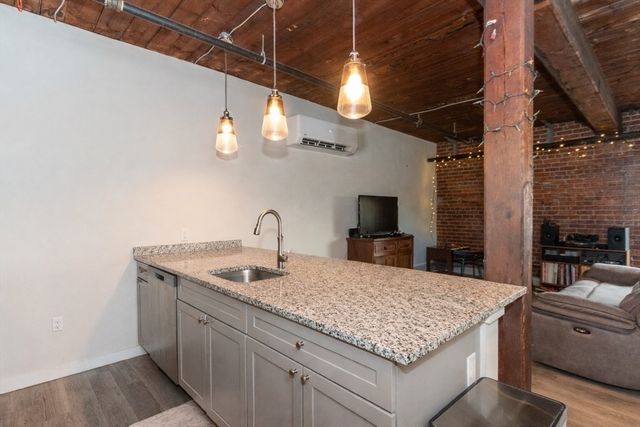 55 Sterling St 305, Clinton, MA 01510