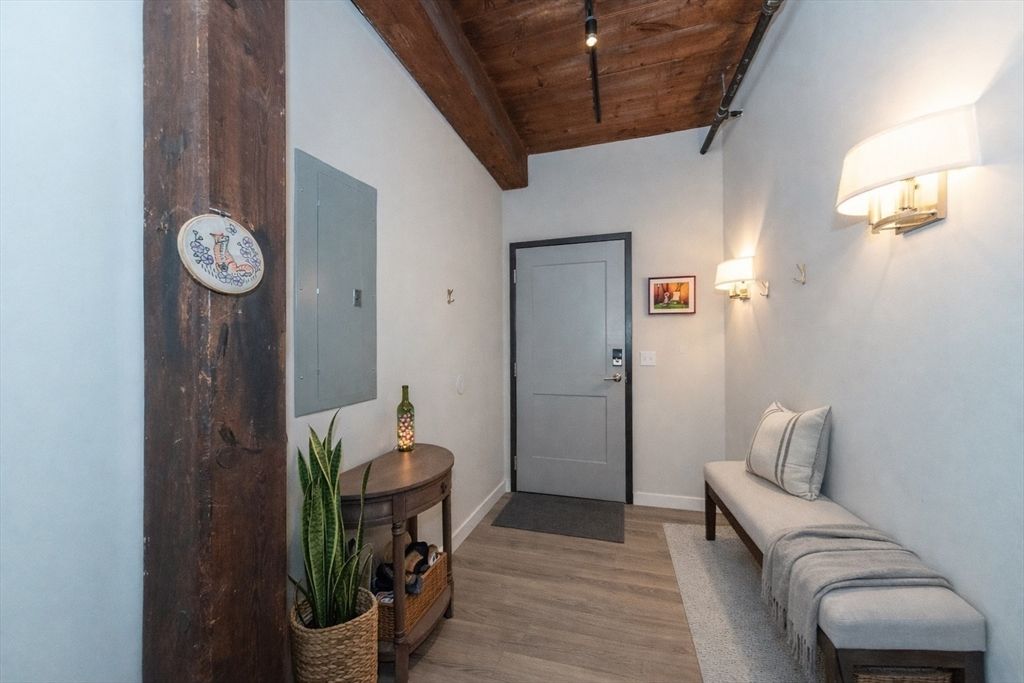 55 Sterling St 305, Clinton, MA 01510