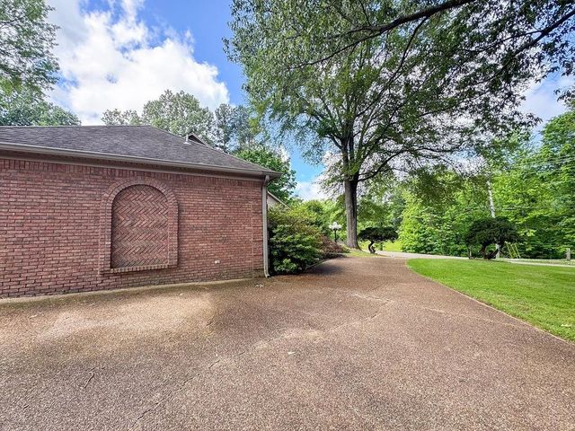 1524 GARLAND DR, Covington, TN 38019