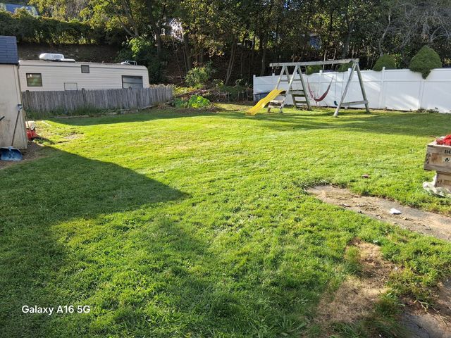 30 Amesbury St, Worcester, MA 01605