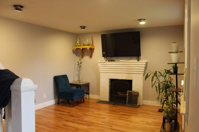 30 Amesbury St, Worcester, MA 01605