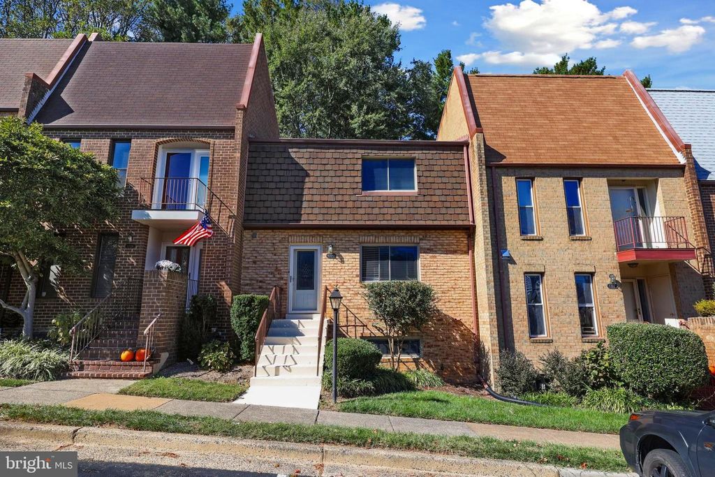 1724 CY CT, Vienna, VA 22182