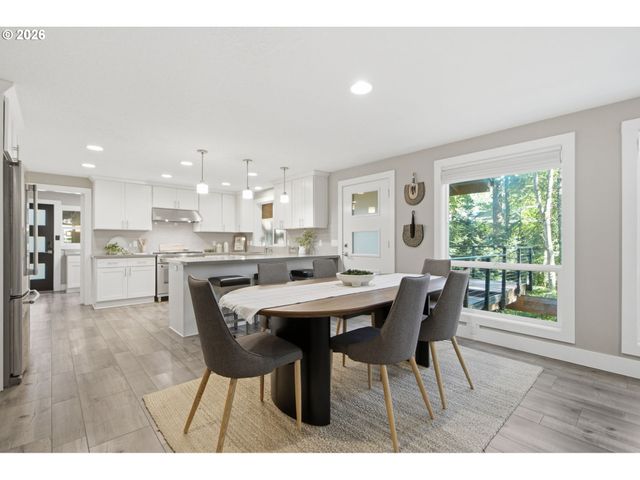 9040 Sw 49TH Ave, Portland, OR 97219