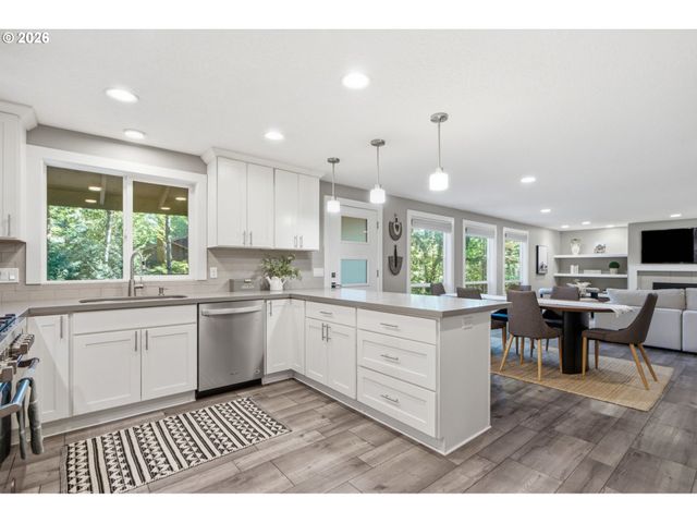 9040 Sw 49TH Ave, Portland, OR 97219