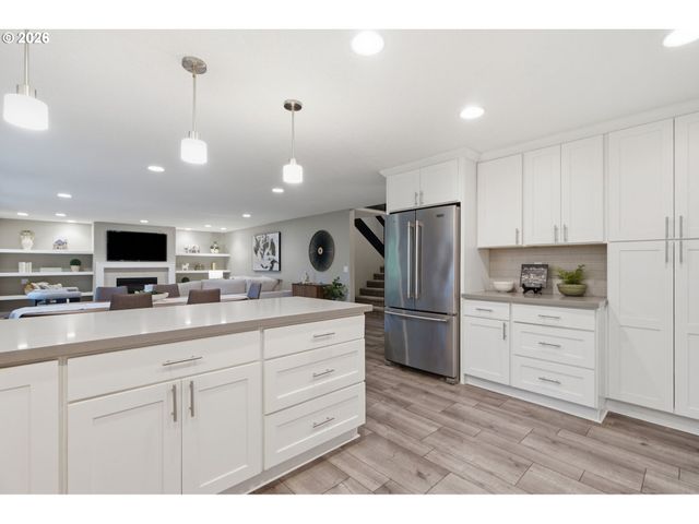 9040 Sw 49TH Ave, Portland, OR 97219