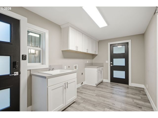 9040 Sw 49TH Ave, Portland, OR 97219
