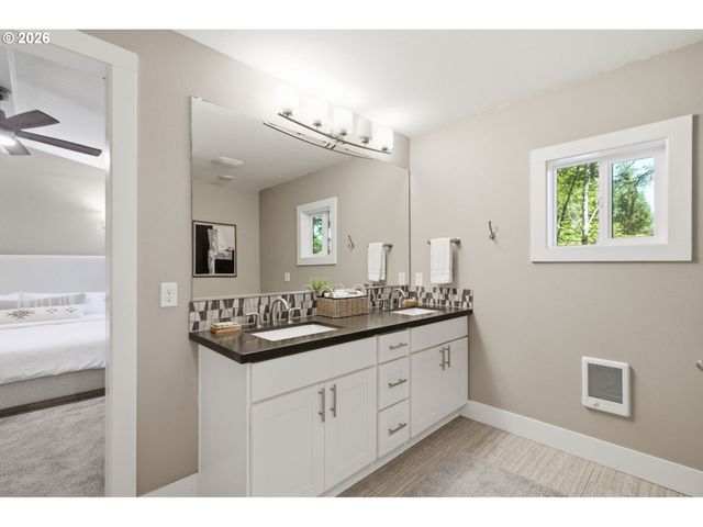 9040 Sw 49TH Ave, Portland, OR 97219