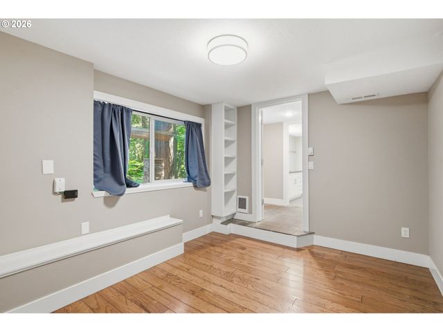 9040 Sw 49TH Ave, Portland, OR 97219