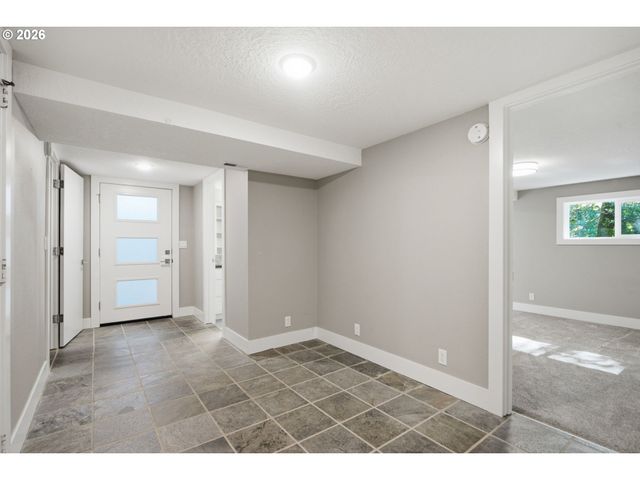 9040 Sw 49TH Ave, Portland, OR 97219