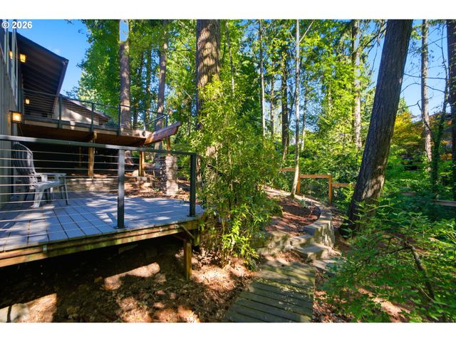 9040 Sw 49TH Ave, Portland, OR 97219