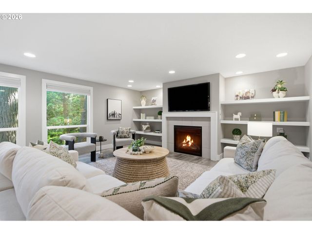9040 Sw 49TH Ave, Portland, OR 97219