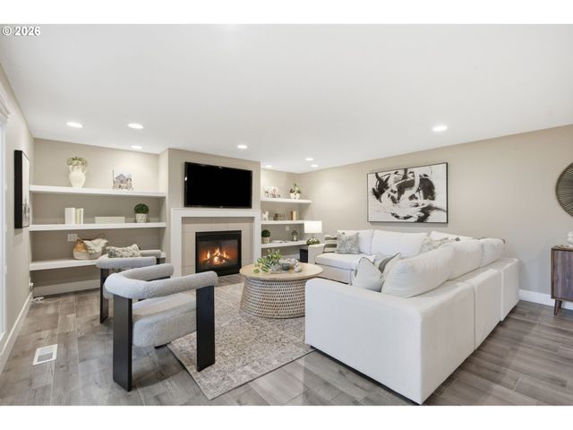 9040 Sw 49TH Ave, Portland, OR 97219