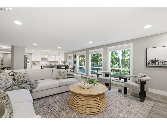 9040 Sw 49TH Ave, Portland, OR 97219