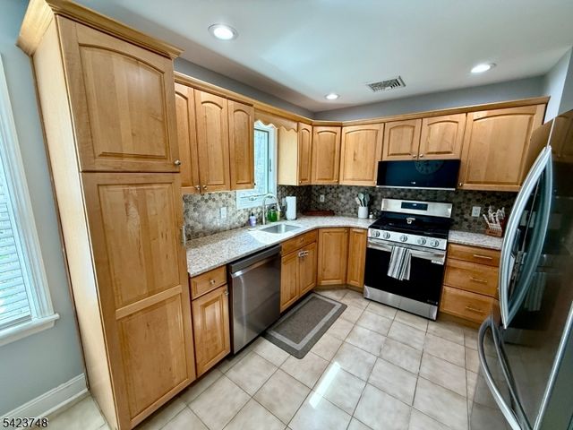 41 Dell Rd, Stanhope Boro, NJ 07874