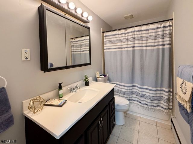 41 Dell Rd, Stanhope Boro, NJ 07874