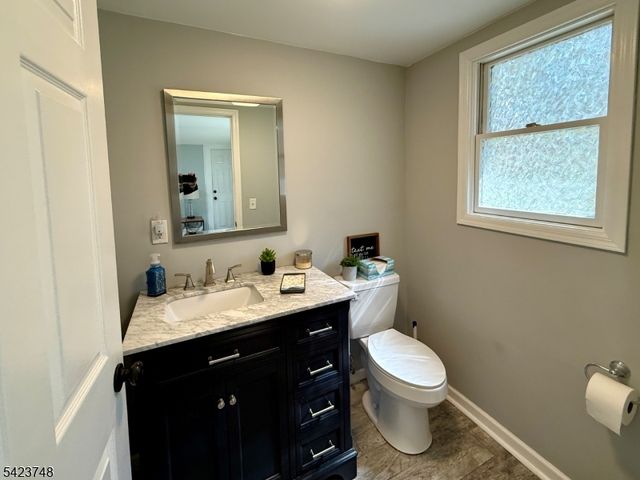 41 Dell Rd, Stanhope Boro, NJ 07874