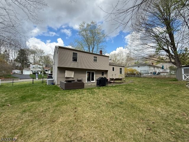 41 Dell Rd, Stanhope Boro, NJ 07874