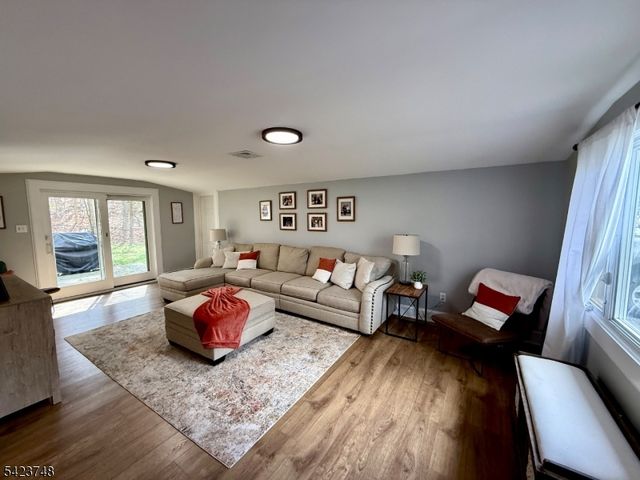 41 Dell Rd, Stanhope Boro, NJ 07874