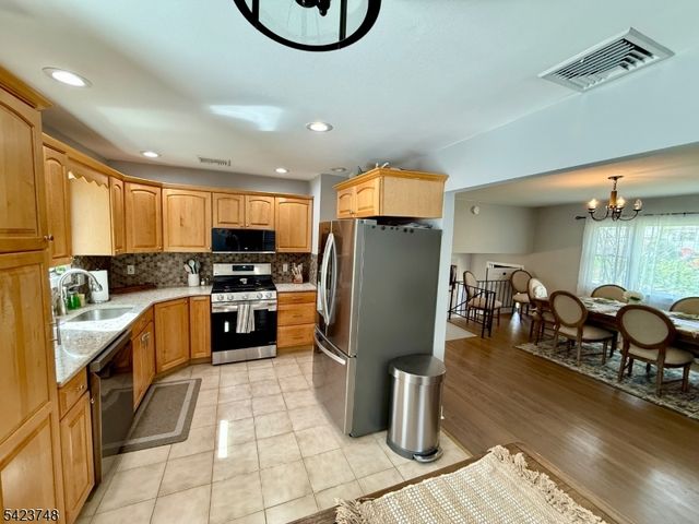 41 Dell Rd, Stanhope Boro, NJ 07874