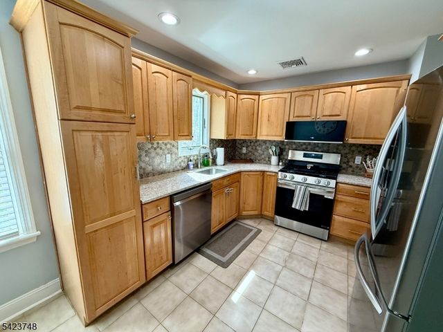 41 Dell Rd, Stanhope Boro, NJ 07874