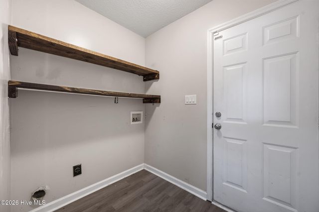 300 Carlisle Court, Jacksonville, NC 28540