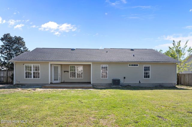 300 Carlisle Court, Jacksonville, NC 28540