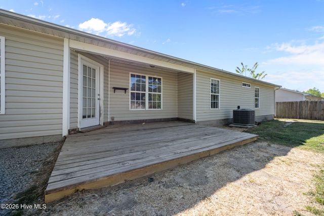 300 Carlisle Court, Jacksonville, NC 28540