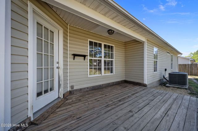 300 Carlisle Court, Jacksonville, NC 28540