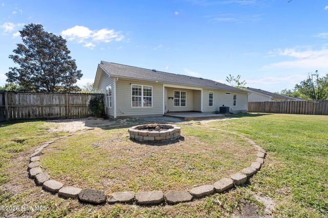 300 Carlisle Court, Jacksonville, NC 28540