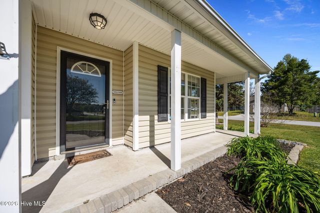 300 Carlisle Court, Jacksonville, NC 28540