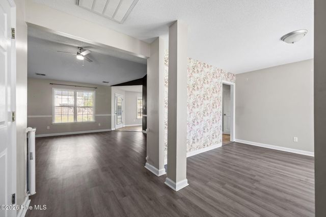 300 Carlisle Court, Jacksonville, NC 28540