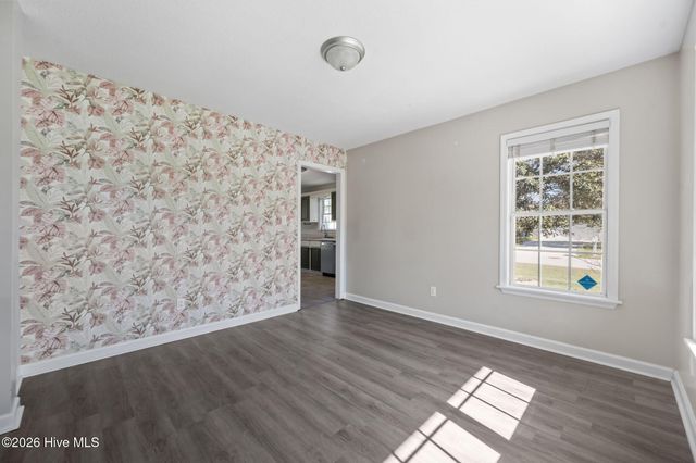 300 Carlisle Court, Jacksonville, NC 28540