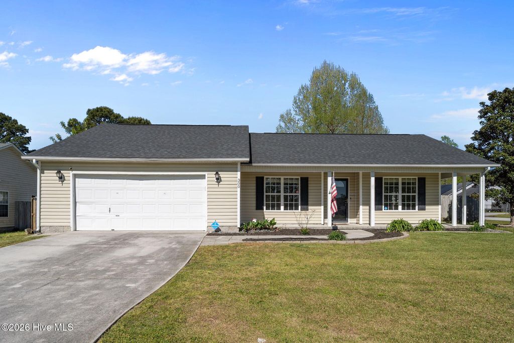 300 Carlisle Court, Jacksonville, NC 28540